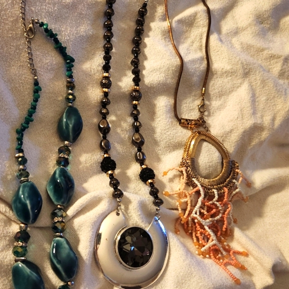 Pretty Costume NECKLACE LOT